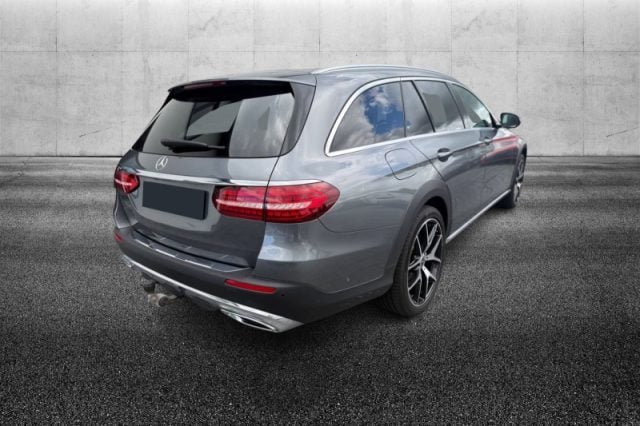Mercedes-Benz E 220 d Mild Hybrid S.W. 4Matic Auto Bus. Sp. All-Terra - foto 3 di 4