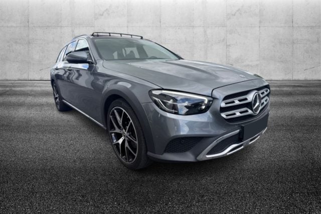 Mercedes-Benz E 220 d Mild Hybrid S.W. 4Matic Auto Bus. Sp. All-Terra - foto 2 di 4