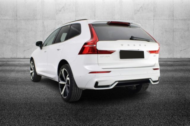 Volvo XC60 B4 automatico Plus Dark - foto 3 di 4