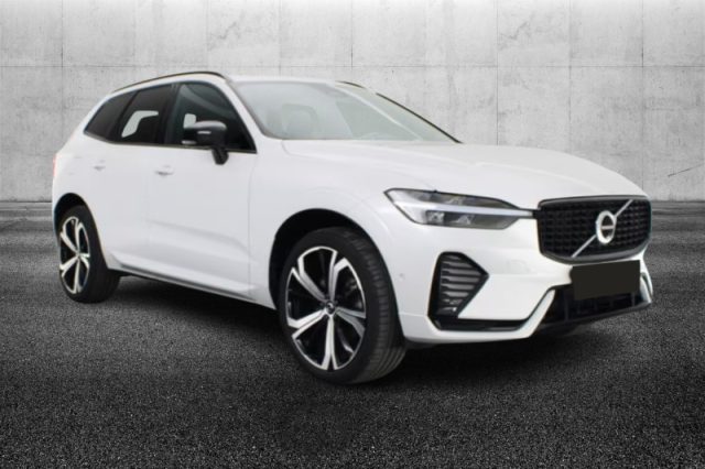 Volvo XC60 B4 automatico Plus Dark - foto 2 di 4