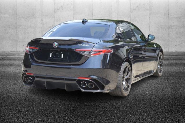 Alfa Romeo Giulia 2.9 V6 Bi-Turbo AT8 Quadrifoglio - foto 3 di 4