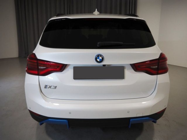 BMW iX3 Impressive - foto 4 di 4