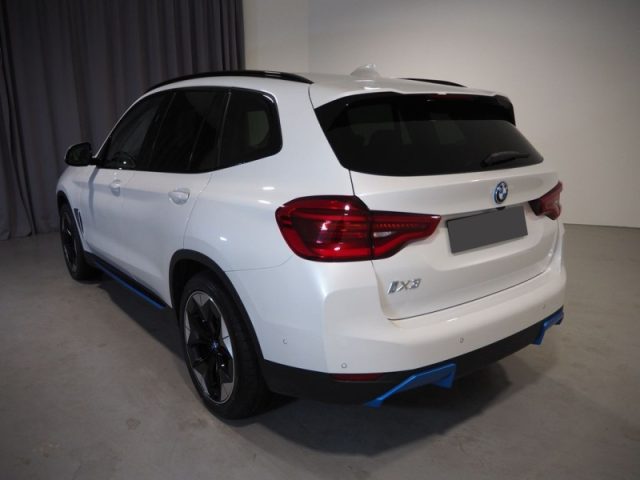 BMW iX3 Impressive - foto 2 di 4