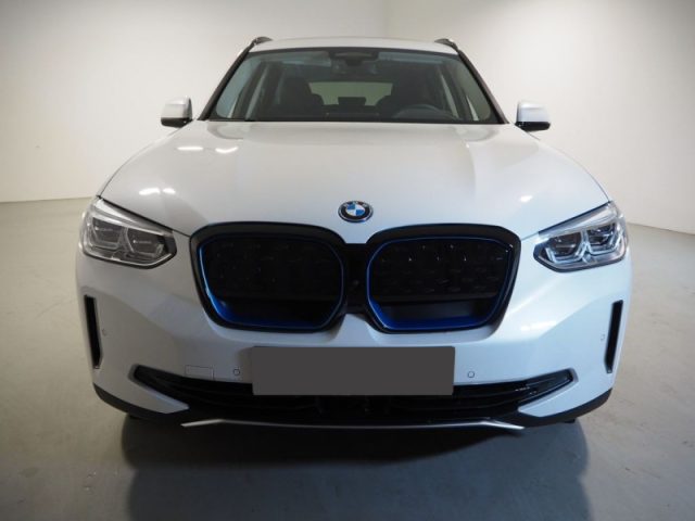 BMW iX3 Impressive - foto 3 di 4