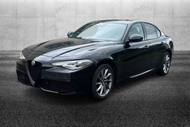 Alfa Romeo Giulia 2.0 Turbo 200 CV AT8 Sprint, del 2022, 50.999 km, in vendita a Pieve Di Cento (BO)