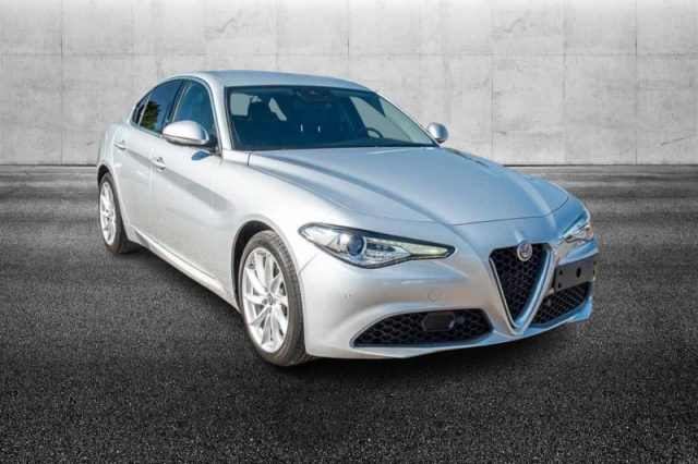 Alfa Romeo Giulia 2.0 Turbo 200 CV AT8 Super - foto 2 di 4