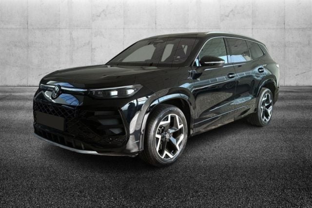 Volkswagen Tayron 1.5 TSI eHybrid 272 CV DSG R-Line, del 2025, 25.400 km, in vendita a Pieve Di Cento (BO)