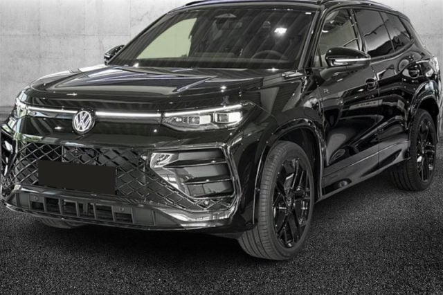 Volkswagen Tayron 1.5 TSI eHybrid DSG R-Line, del 2025, 13.600 km, in vendita a Pieve Di Cento (BO)