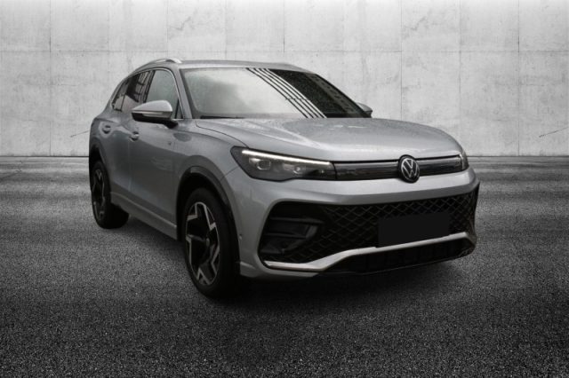 Volkswagen Tiguan 2.0 TDI 150 CV DSG R-Line, del 2025, 16.700 km, in vendita a Pieve Di Cento (BO)