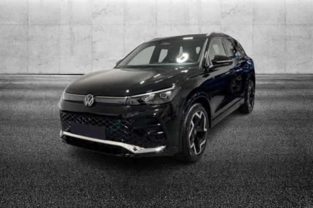 Volkswagen Tiguan 2.0 TDI 150 CV DSG R-Line semestrale a PIEVE DI CENTO