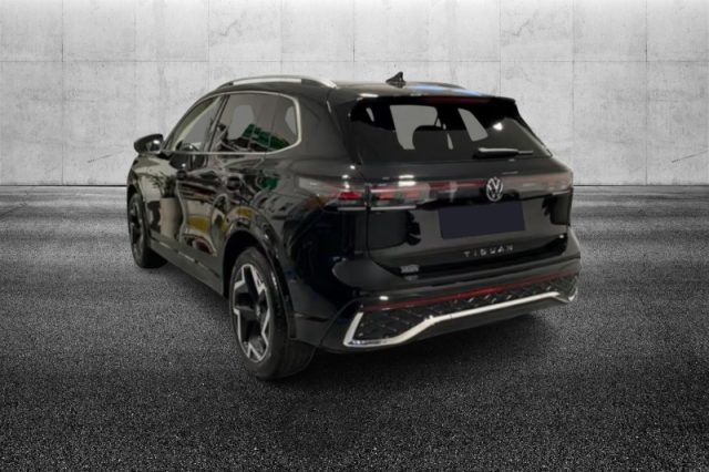 Volkswagen Tiguan 2.0 TDI 150 CV DSG R-Line - foto 3 di 4