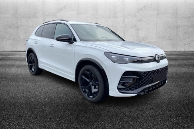 Volkswagen Tiguan 2.0 TDI 150 CV DSG R-Line usato a PIEVE DI CENTO