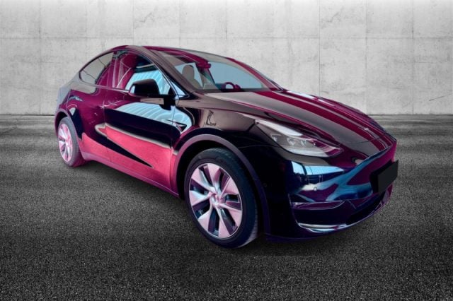 Tesla Model Y Long Range AWD - foto 2 di 8