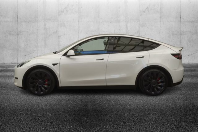 Tesla Model Y AWD Performance - foto 4 di 8