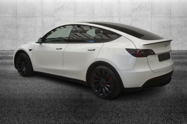 Tesla Model Y AWD Performance - foto 3 di 8