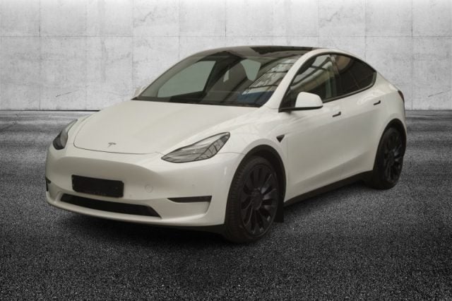 Tesla Model Y AWD Performance, del 2022, 45.999 km, in vendita a Pieve Di Cento (BO)