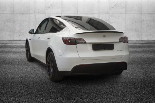 Tesla Model Y AWD Performance - foto 2 di 8