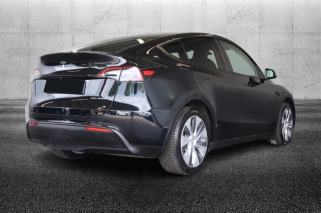 Tesla Model Y Long Range AWD - foto 2 di 8