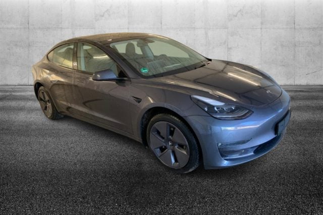 Tesla Model 3 Long Range RWD, del 2023, 33.500 km, in vendita a Pieve Di Cento (BO)
