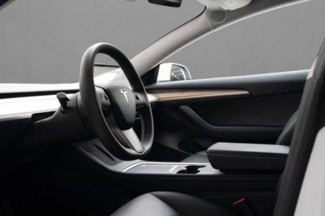 Tesla Model 3 Long Range Dual Motor AWD - foto 4 di 7