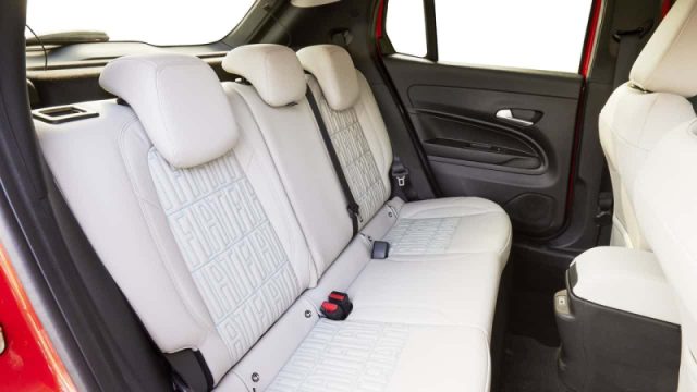 Fiat 600 Hybrid 110 CV DCT MHEV Icon - foto 1 di 4