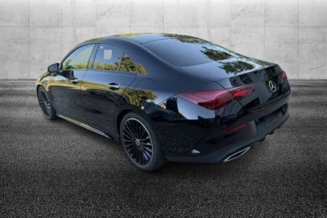 Mercedes-Benz CLA 200 Automatic AMG Line Premium - foto 4 di 8