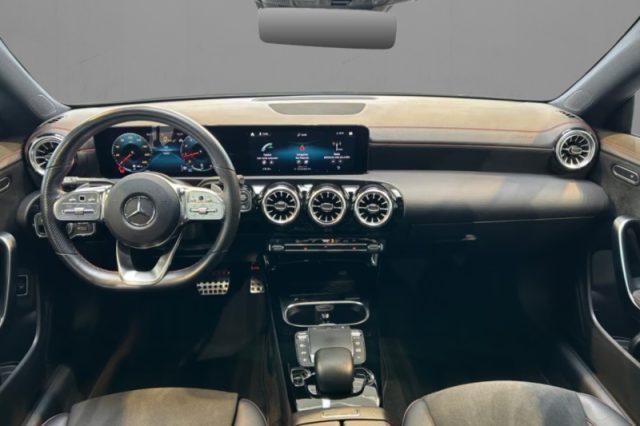 Mercedes-Benz CLA 200 Automatic Premium - foto 4 di 5