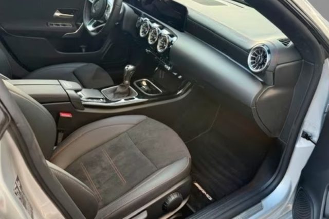 Mercedes-Benz CLA 200 Automatic Premium - foto 4 di 7
