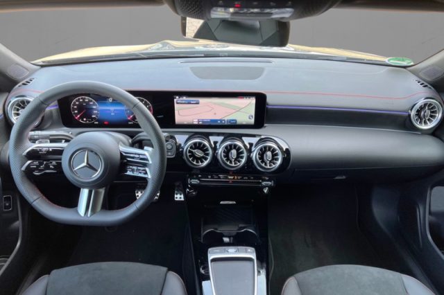 Mercedes-Benz CLA 180 Automatic AMG Line Advanced Plus - foto 3 di 5