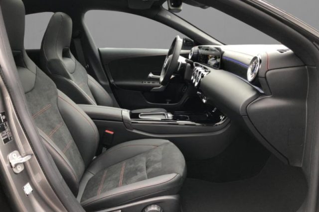 Mercedes-Benz CLA 200 d Automatic AMG Line Premium - foto 4 di 8
