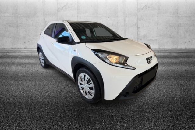 Toyota Aygo X 1.0 VVT-i 72 CV 5 porte Active, del 2023, 22.999 km, in vendita a Pieve Di Cento (BO)