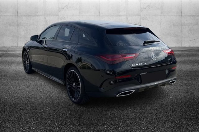 Mercedes-Benz CLA 250 e hybrid EQ Shooting Brake AMG Line Premium - foto 4 di 8