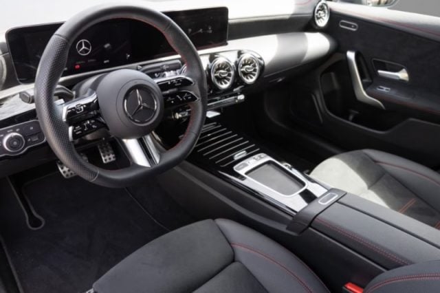 Mercedes-Benz CLA 180 Automatic Shooting Brake AMG Line Advanced Plus - foto 4 di 6