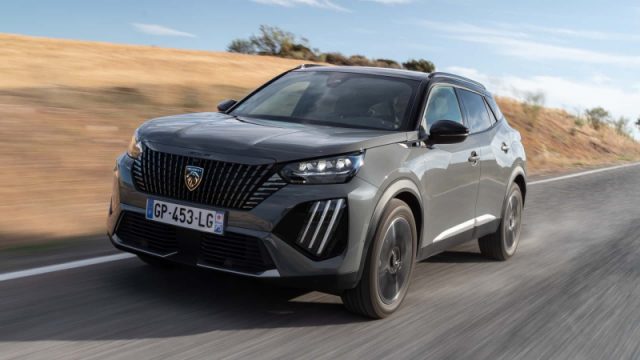Peugeot 2008 Hybrid 145 e-DCS6 GT Exclusive - foto 2 di 8