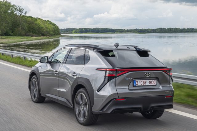 Toyota bZ4X EV 343 CV Premium AWD-i - foto 4 di 8