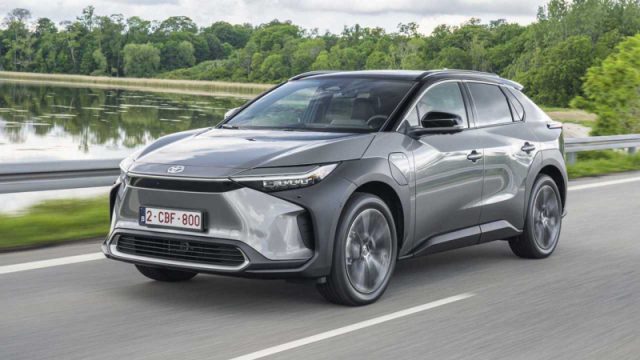 Toyota bZ4X EV 343 CV Premium AWD-i - foto 3 di 8