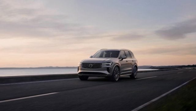 Volvo XC90 T8 Plug-in hybrid AWD automatico 7 posti Plus Dar, in vendita a Pieve Di Cento (BO)