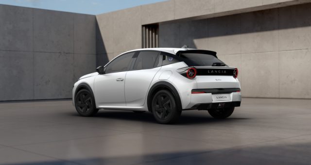 Lancia Ypsilon Hybrid e-DCT - foto 4 di 8