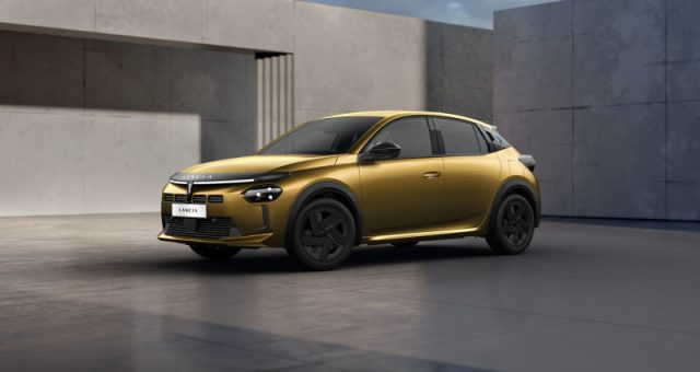 Lancia Ypsilon Hybrid e-DCT - foto 2 di 8