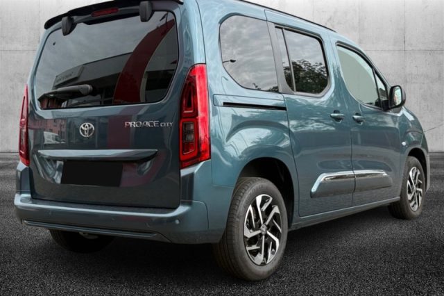 Toyota Proace City Verso 1.5D 130 CV S&S L2 Lounge - foto 4 di 8