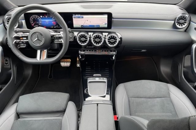 Mercedes-Benz CLA 200 Automatic AMG Line Premium - foto 4 di 6