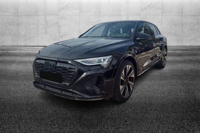 Audi Q8 e-tron 50 quattro S line edition, del 2023, 53.800 km, in vendita a Pieve Di Cento (BO)