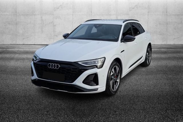 Audi Q8 e-tron 50 quattro S line edition, del 2023, 51.999 km, in vendita a Pieve Di Cento (BO)