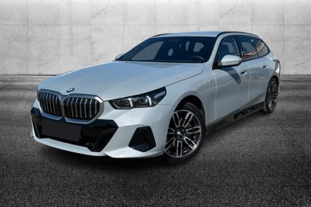 BMW 540 d 48V xDrive Touring Msport, del 2024, 33.999 km, in vendita a Pieve Di Cento (BO)