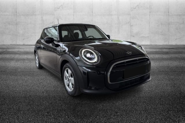 MINI Cooper 1.5 Cooper Essential, del 2023, 49.980 km, in vendita a Pieve Di Cento (BO)