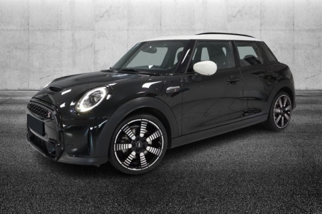 MINI Cooper 2.0 Cooper S Classic 5 porte, del 2023, 27.200 km, in vendita a Pieve Di Cento (BO)