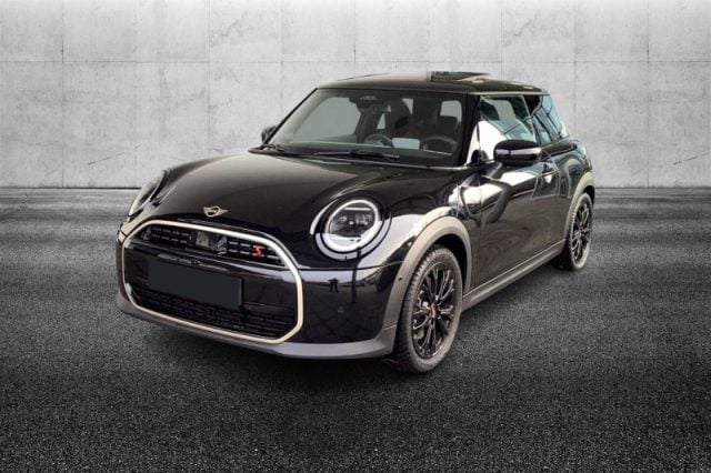 MINI Mini Cooper S Favoured, del 2024, 36.999 km, in vendita a Pieve Di Cento (BO)