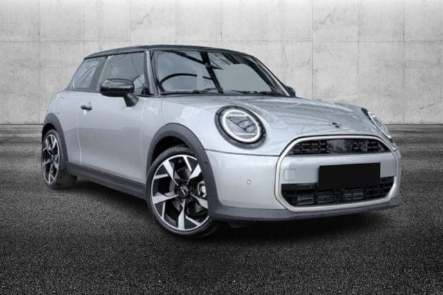 MINI Mini Cooper C Favoured, del 2025, 15.600 km, in vendita a Pieve Di Cento (BO)