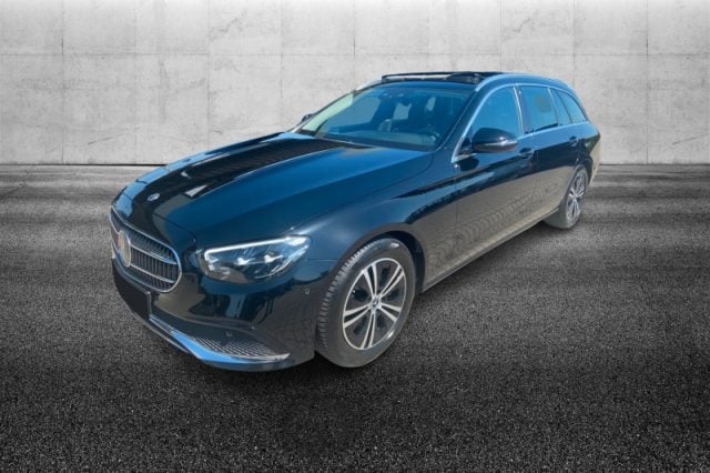 Mercedes-Benz E 220 d Mild hybrid S.W. 4Matic Auto Business Sport, del 2023, 52.700 km, in vendita a Pieve Di Cento (BO)