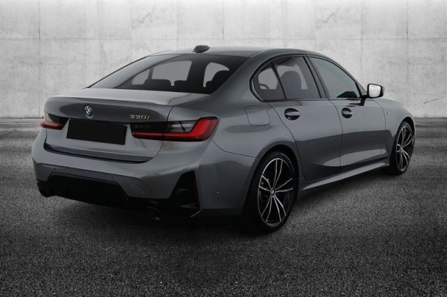 BMW 330 i Msport - foto 2 di 4